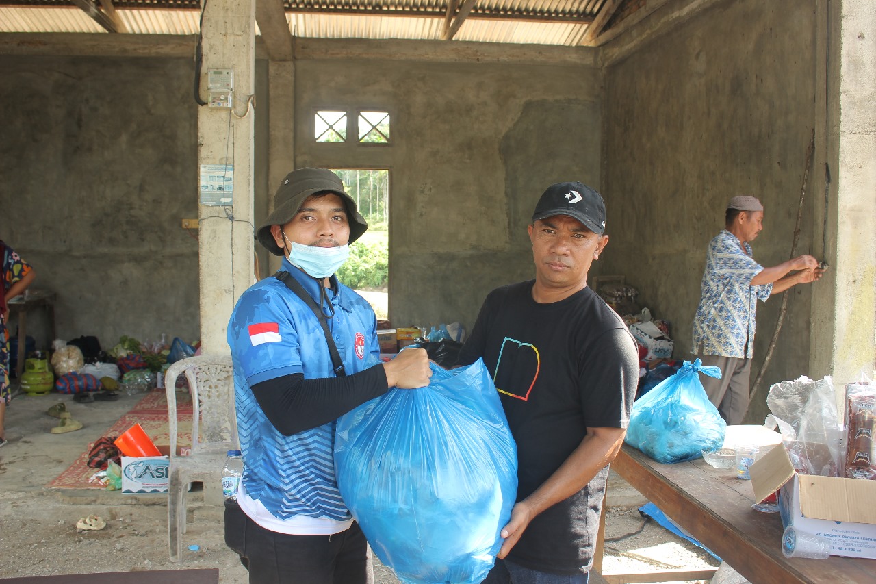 SPPI Lubuk Basung Gandeng Dapur SPPG Sport Center Salurkan Ribuan Paket MBG ke Posko Pengungsian Salareh Aia Palembayan
